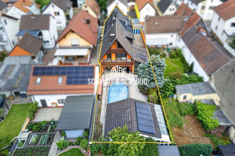 Großzügiges Zweifamilienhaus mit viel Potenzial in ruhiger Lage